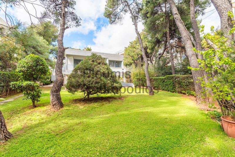 Οικόπεδο με Διπλοκατοικία στην Κηφισιά Ελλάδα προς Πώληση