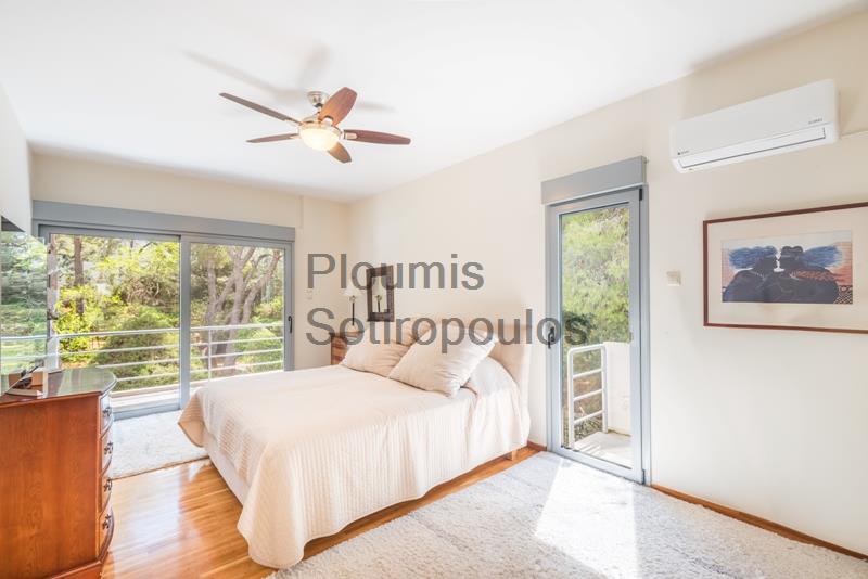 Οικόπεδο με Διπλοκατοικία στην Κηφισιά Ελλάδα προς Πώληση