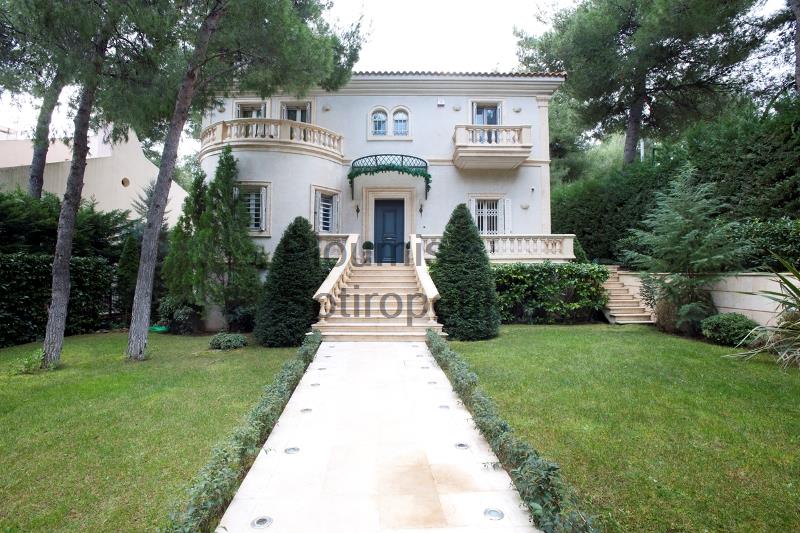 Luxurious villa in Dionysos