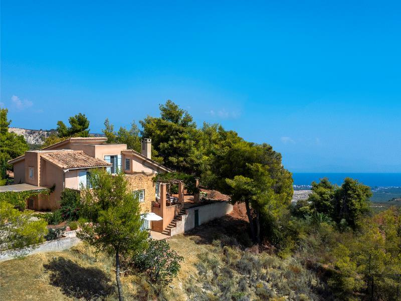 Κλασσική Κατοικία με Θέα στον Κορινθιακό Κόλπο Ελλάδα προς Πώληση
