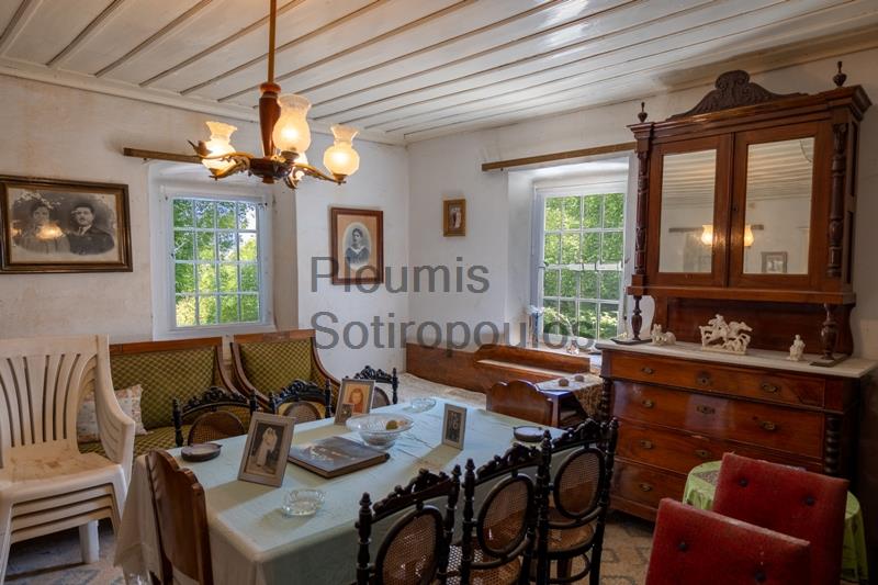 Οικόπεδο με παλαιά κατοικία στις Σπέτσες Ελλάδα προς Πώληση