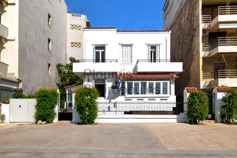 Κλασική Παραθαλάσσια Κατοικία στο Λουτράκι Ελλάδα προς Πώληση