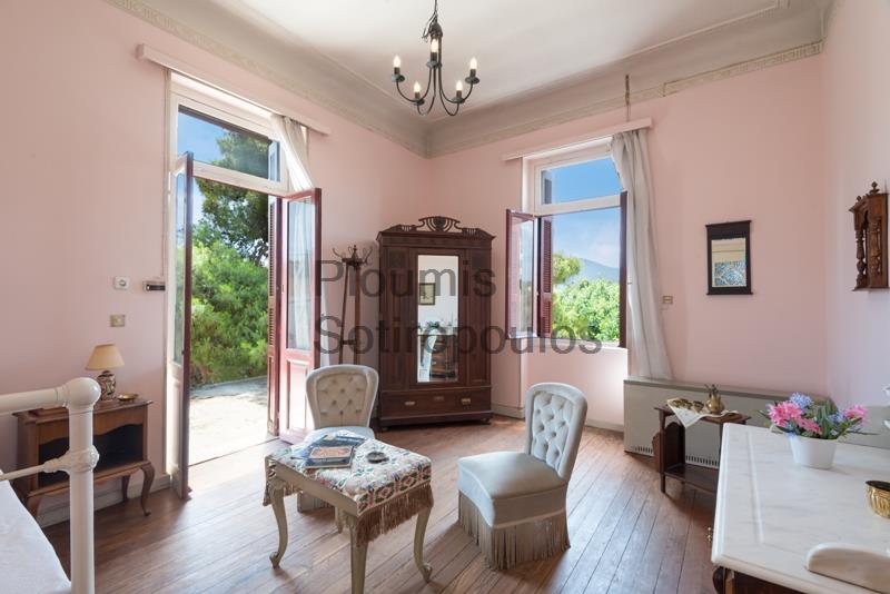 An Elegant Villa in Markopoulo Greece for Sale