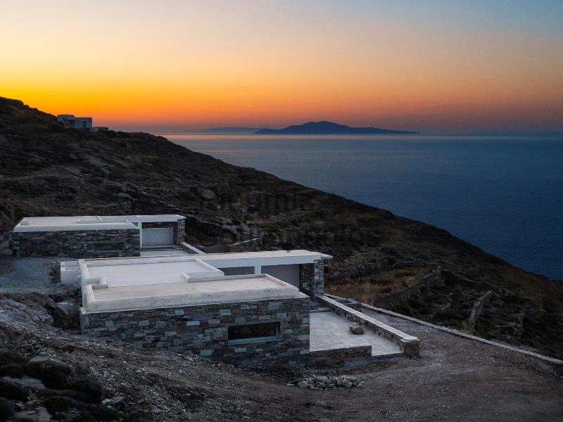 Νεόδμητες Κατοικίες στην Φολέγανδρο