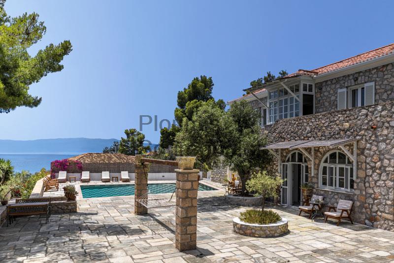 Papillon, Σπέτσες